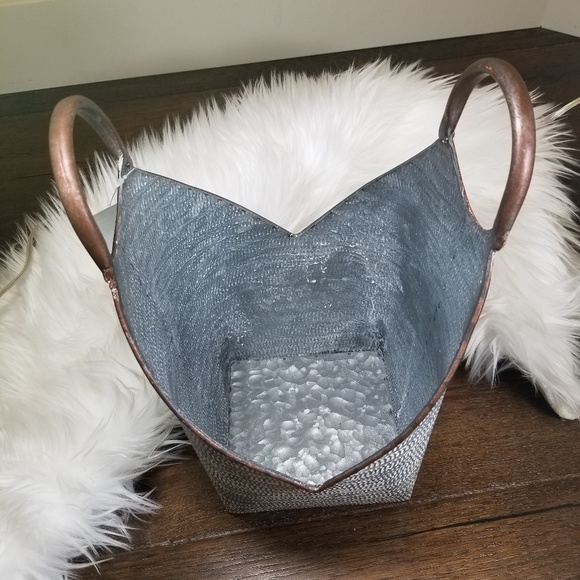 HD Designs Metal Basket | 13" T x 9" W - Picture 4 of 7